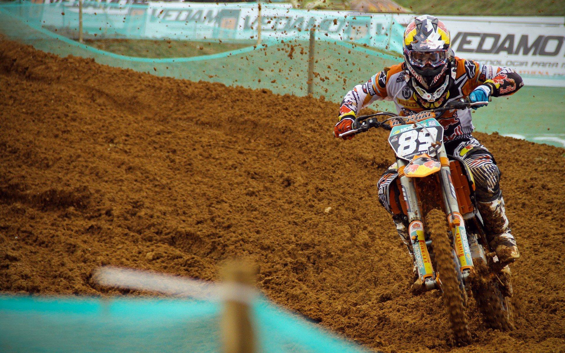 杨毅专栏,一位父亲的奔袭,向尖兵周鹏致敬